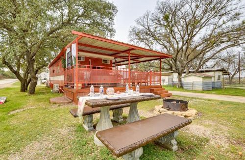 Brownwood House | Pet-Friendly Brownwood Home: Walk to Lake!