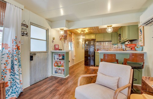 Brownwood House | Pet-Friendly Brownwood Home: Walk to Lake!