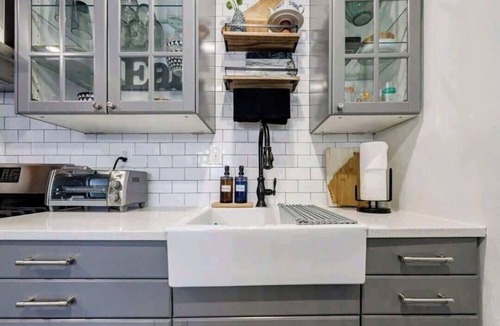 Old Fourth Ward House | Pet Friendly Bungalow Steps to Inman Park