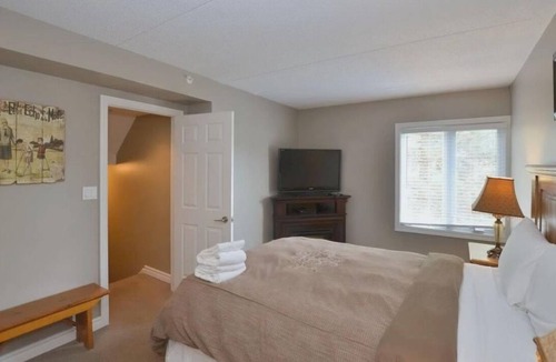The Blue Mountains Condo | Pet friendly, ground floor condo, steps to the Village