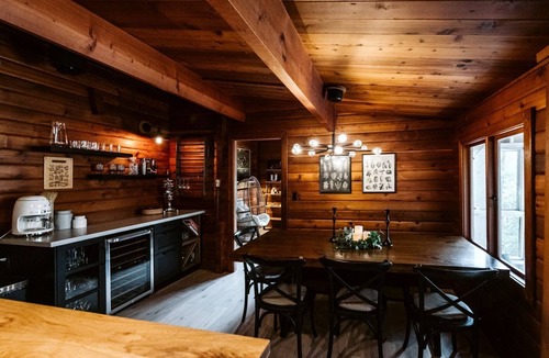 Catchacoma House | Pet-Friendly Cabin Amazing Fully Renovated in Gooderham, Ontario