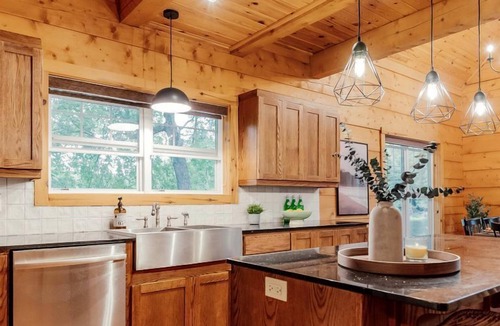Lanark Cabin | Pet-Friendly Cabin, Ideal for Family Glamping Trips in Ontario