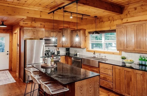 Lanark Cabin | Pet-Friendly Cabin, Ideal for Family Glamping Trips in Ontario