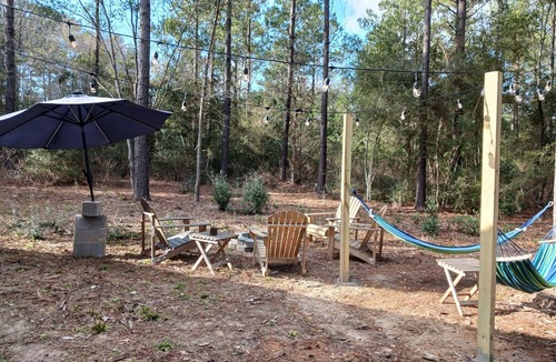 Colmesneil Cabin | Pet friendly cabin on 5 acres!