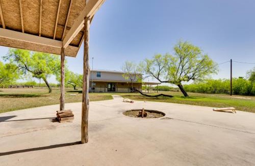 Uvalde House | Pet-Friendly Cabin on 3 Acres: 7 Mi to Uvalde!