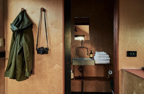 Flinders Lakes House | Pet Friendly Cabin Surrounded by Wilderness - Gili