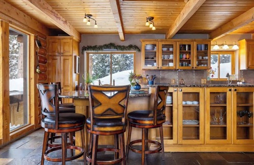 Quandary Village Cabin | Pet-Friendly Cabin with Hot Tub