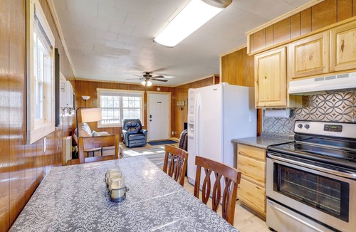 Greers Ferry Cabin | Pet-Friendly Cabin with Designated Boat Slip!