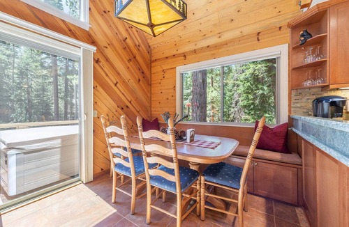 Kingswood Estates House | Pet-Friendly Cabin with Pool Table & Hot Tub