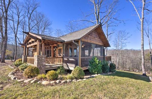 Tuckasegee House | Pet-Friendly Cabin w/Mtn Views in Chinquapin!