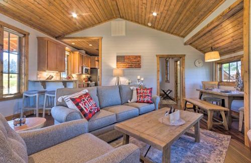 Tuckasegee House | Pet-Friendly Cabin w/Mtn Views in Chinquapin!