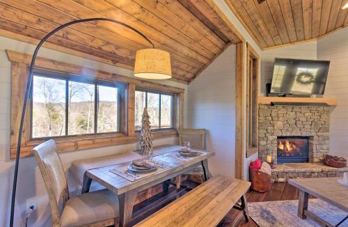 Tuckasegee House | Pet-Friendly Cabin w/Mtn Views in Chinquapin!