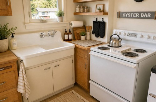 Lagoon Point House | Pet friendly Cabin with Beach access and Firepit