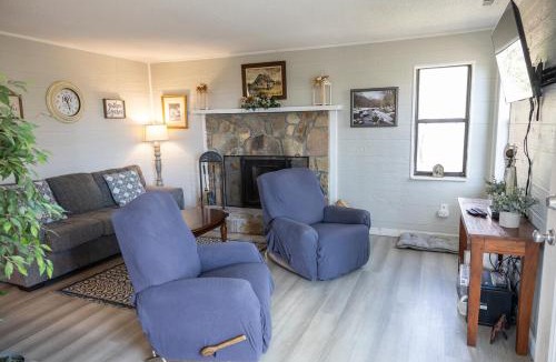 Sevierville House | Pet Friendly Cabin with Mountain View