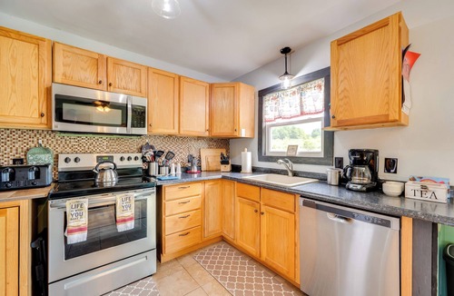 Canaan House | Pet-Friendly Canaan Home: Deck, Grill & Yard!