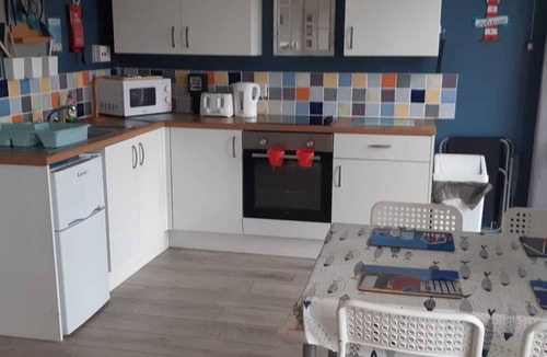 Bude Ski Chalet | Pet friendly chalet . Sleeps 5n