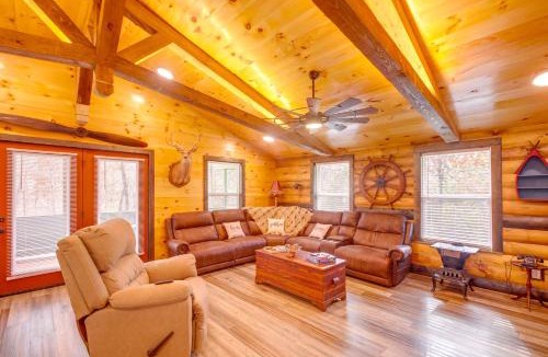 Lupton City House | Pet-Friendly Chattanooga Cabin w/Hot Tub & Kayaks