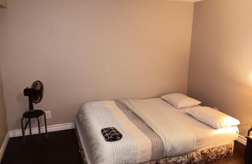 Rosemount House | Pet Friendly Cheap Kitchener-WLU Airport Stay Best Location