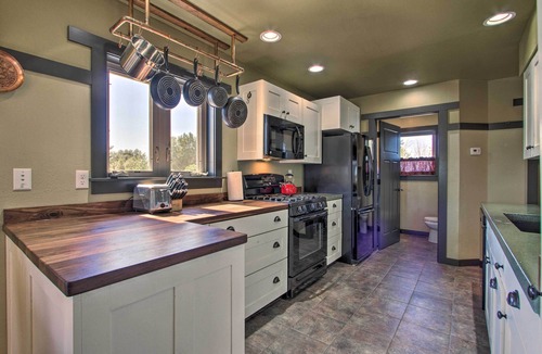 Bynum House | Pet-Friendly Choteau Townhouse with Gas Grill!