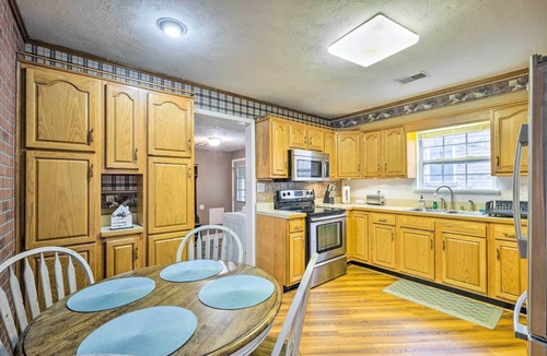 Clarksville House | Pet-Friendly Clarksville Home w/Central A/C