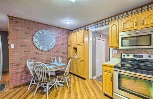 Clarksville House | Pet-Friendly Clarksville Home w/Central A/C