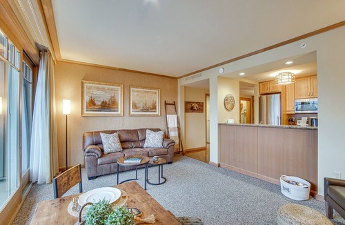 Cle Elum Condo | Pet-Friendly Cle Elum Condo - Hike, Ski & Relax!