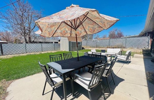 Southeast Colorado Springs Villa | Pet Friendly Close to Downtown