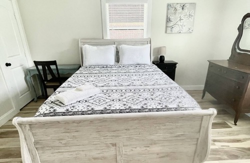 Port Neches House | Pet Friendly, Comfy Home W/ Large Yard, Cute Patio + Washer & Dryer. 2 bd 2 bath