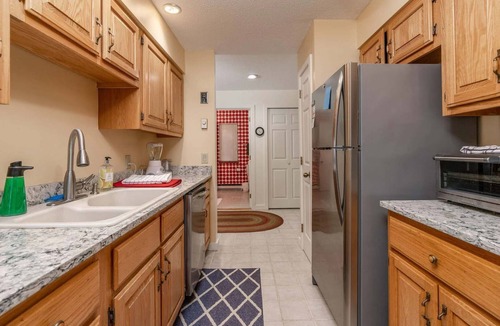 West Hartford Condo | Pet Friendly, Comm. Pool, Club - Deere Run 10A*