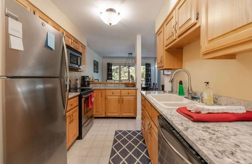 West Hartford Condo | Pet Friendly, Comm. Pool, Club - Deere Run 10A*