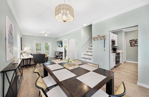 Key West House | PET FRIENDLY! Completely REMODELED! 3 Bedroom 3 bathroom home. Sleeps 8