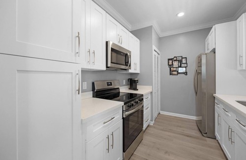 Key West House | PET FRIENDLY! Completely REMODELED! 3 Bedroom 3 bathroom home. Sleeps 8