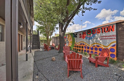 South Central Houston Apartment | Pet-Friendly Condo in Houston with Community Grills
