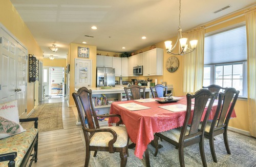 Lewes Condo | Pet Friendly Condo with Community Pool
