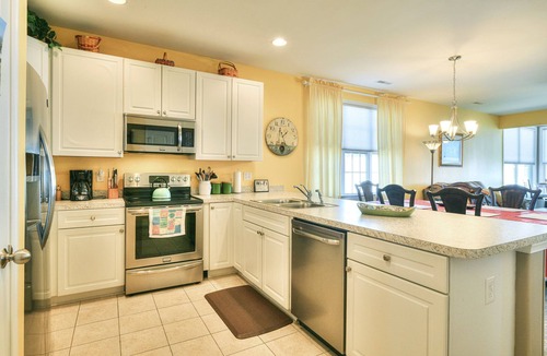 Lewes Condo | Pet Friendly Condo with Community Pool