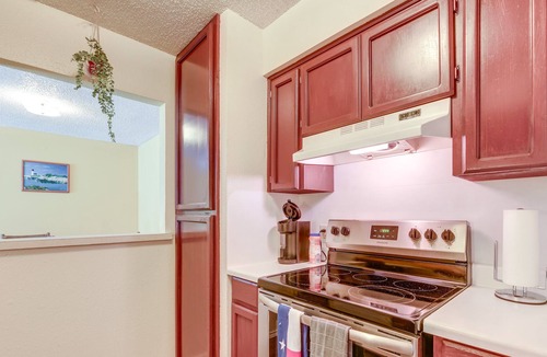 Flour Bluff House | Pet-Friendly Corpus Christi Townhome w/ Grill!