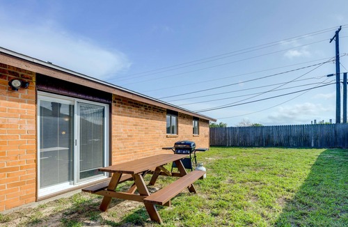 Flour Bluff House | Pet-Friendly Corpus Christi Townhome w/ Grill!