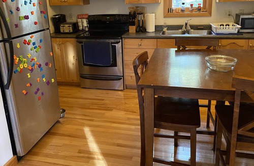 Smiths Corner Cottage | Pet Friendly Cottage at the Lake