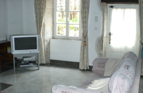 Benest Cottage | Pet-friendly Countryside Cottage. Riverside walks. Utilities & firewood included