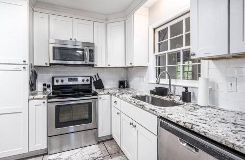 Durham House | Pet Friendly Cozy 3BRM fully Fenced yard