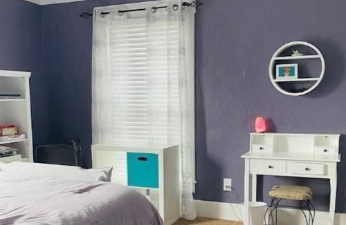 Enid House | Pet Friendly-Cozy Home in Historic District
