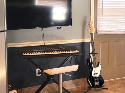 Carencro Villa | Pet-Friendly Cozy Studio Suite with Pond View & Spa Amenities