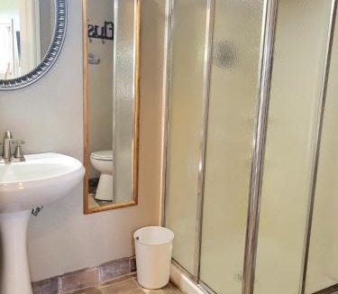 Carencro Villa | Pet-Friendly Cozy Studio Suite with Pond View & Spa Amenities