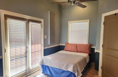 Carencro Villa | Pet-Friendly Cozy Studio Suite with Pond View & Spa Amenities