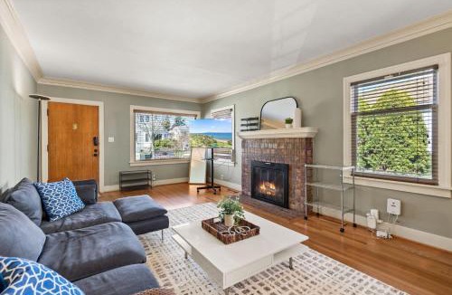 Green Lake House | Pet-friendly Craftsman Home-1 block from Greenlake