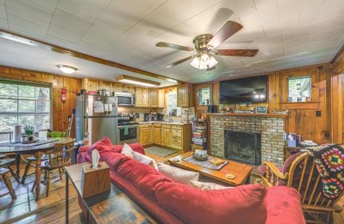 Maggie Valley House | Pet-Friendly Creekside Cabin with Pool Access!