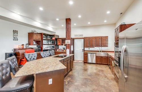 Lingle House | Pet Friendly 'Daydreamers Guest Ranch' on 60 Acres