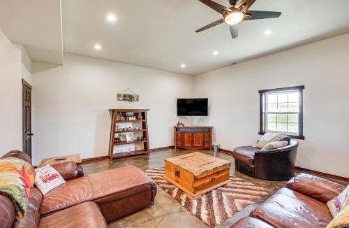 Lingle House | Pet Friendly 'Daydreamers Guest Ranch' on 60 Acres