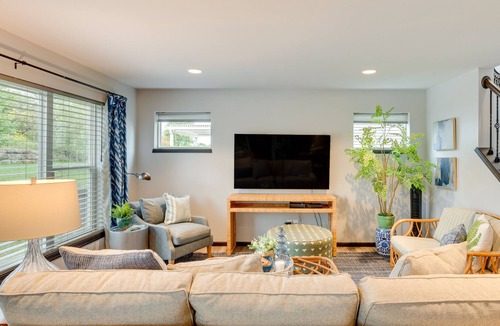 De Forest House | Pet-Friendly DeForest Getaway w/ Backyard!