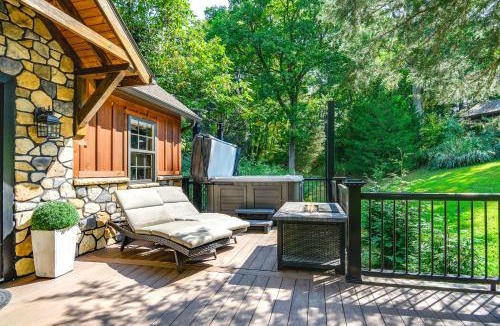 Delta House | Pet-Friendly Delta Cabin with Private Hot Tub!
